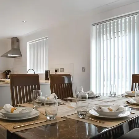 34 Buckthorn Grove, Middlesbrough, Ts8 9bf *