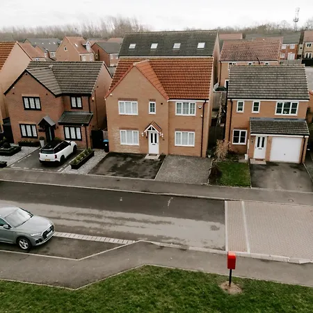 Buckthorn Grove - 4 Bed Stunning Home *